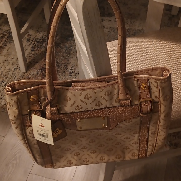 COPY - NWT DEREON PURSE - Picture 1 of 8